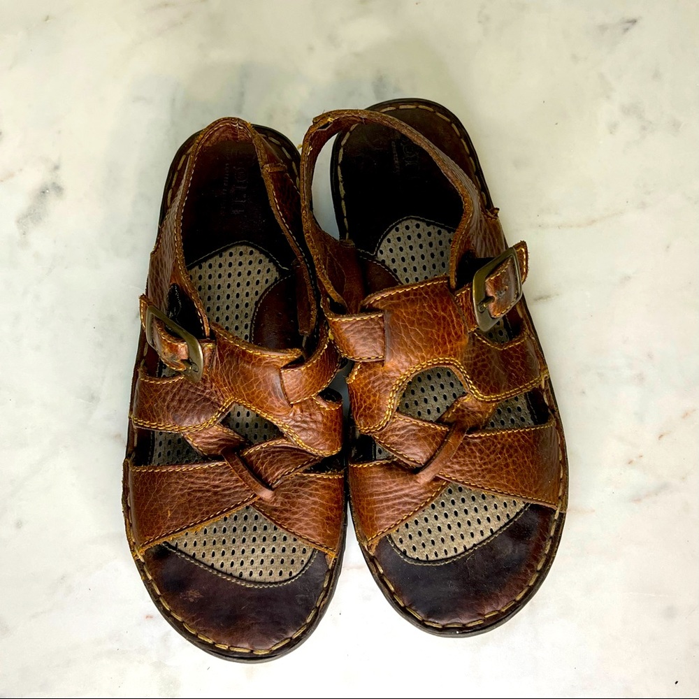 Born Pennywise Fisherman Strap Sandal in Brown. Size 7